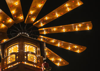 Carrousel illuminé au marché de Noël