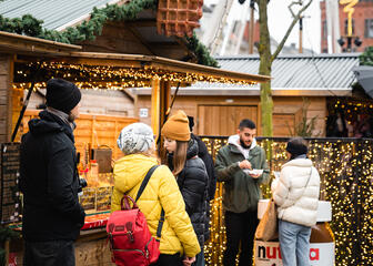 People eating something at the Christmas market