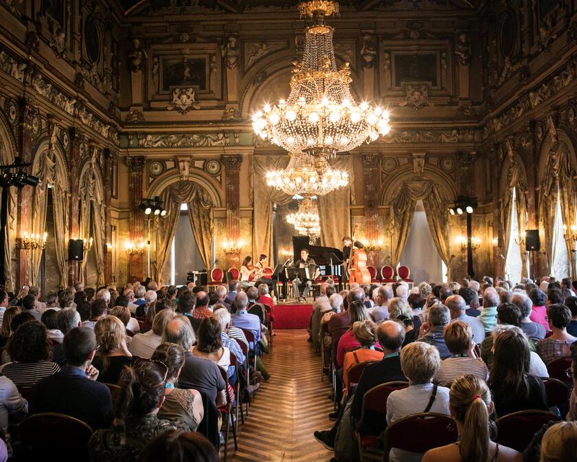 Een concert met publiek in een van de zalen in de Opera van Gent.