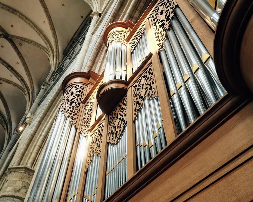 de bovenkant van een orgel
