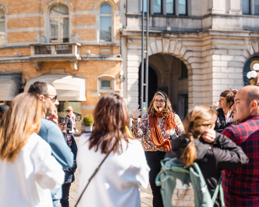 ©Stad Gent - Dienst Toerisme Guide explains to a group of people