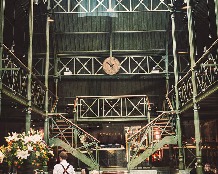 restaurant with high ceiling in steel and glass with central staircase