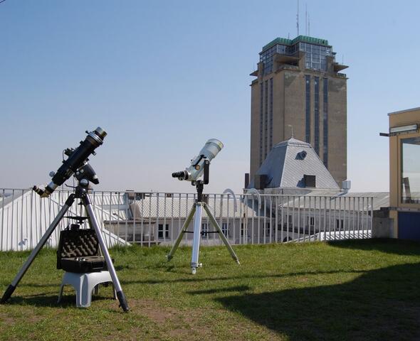 Volkssterrenwacht Gent, op de achtergrond staat de Boekentoren.