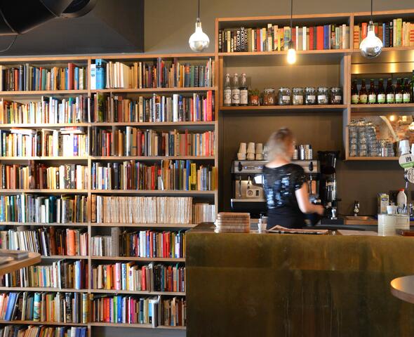 Le Bal Infernal - Used book cafe