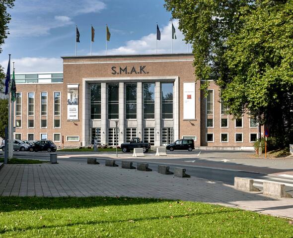 Gevel van het SMAK.