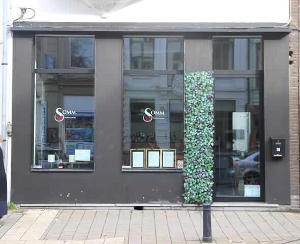 Facade of the wine bar