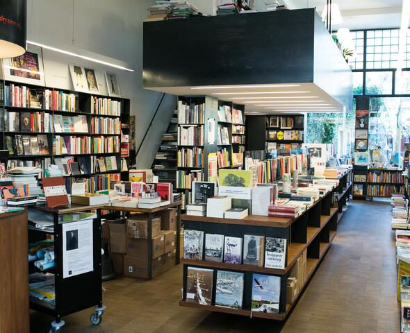 Binnenkant van boekhandel Walry