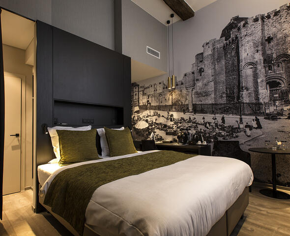 Modern double room with black and white accents.