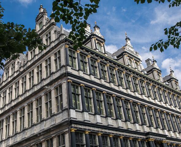 Hoekgevel van het Stadhuis.