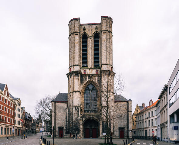 Vista frontal de la Iglesia de San Miguel