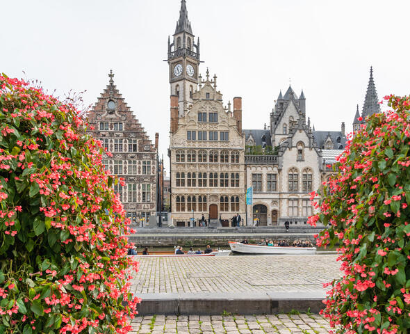Graslei met het Havenhuis