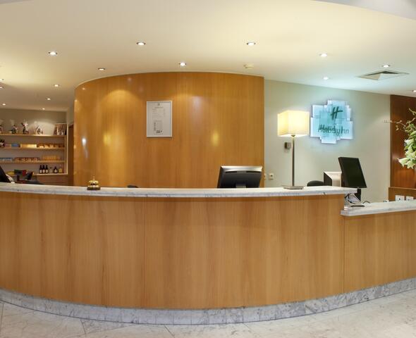 Lobby - Front view reception