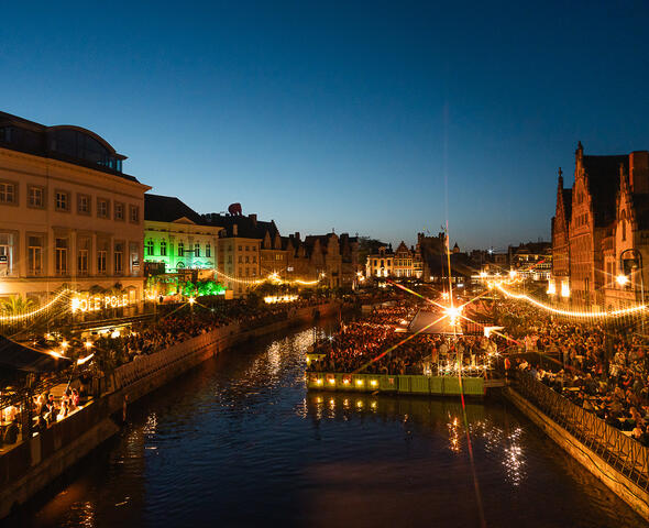 Podium aan de Korenlei tijdens de Gentse Feesten