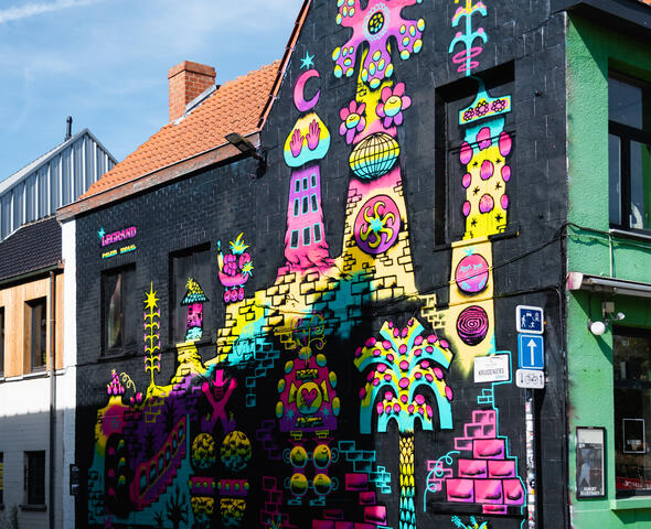 Kleurrijk street art werk