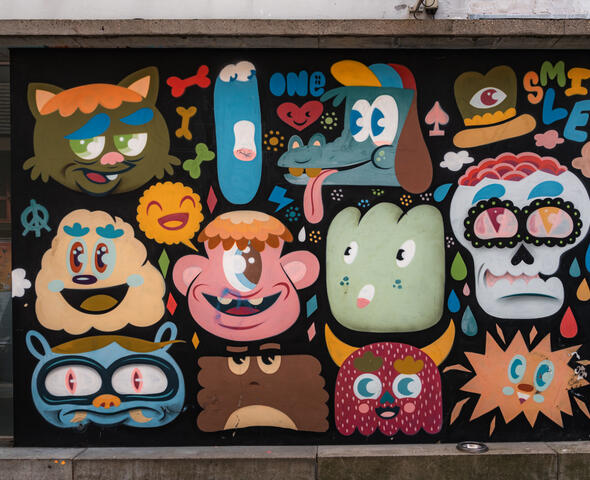 Kleurrijk street art werk