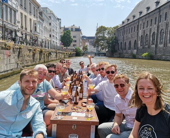 Dégustation de bière lors d'une excursion en bateau