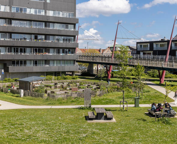 Teil des Parks mit Wohnhaus