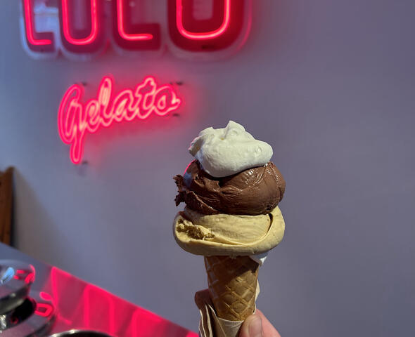 Horn with three scoops of ice cream