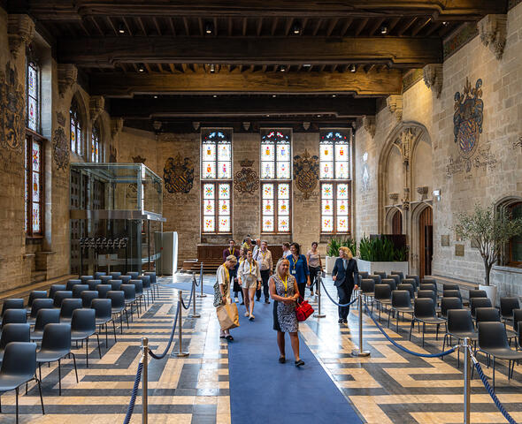 Gruppe zu Besuch im Rathaus