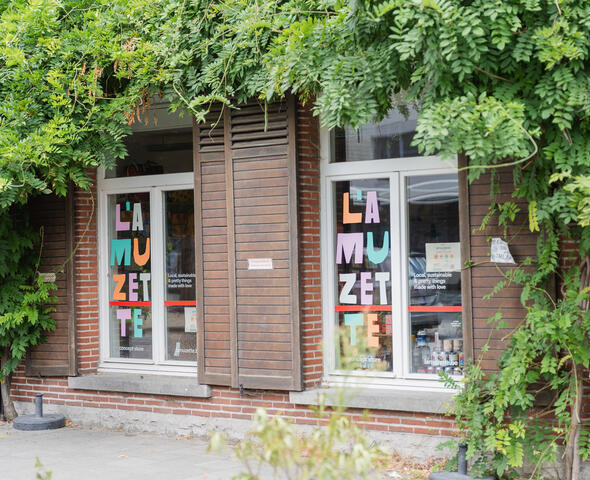 Facade of the design store L'Amuzette in Ghent.