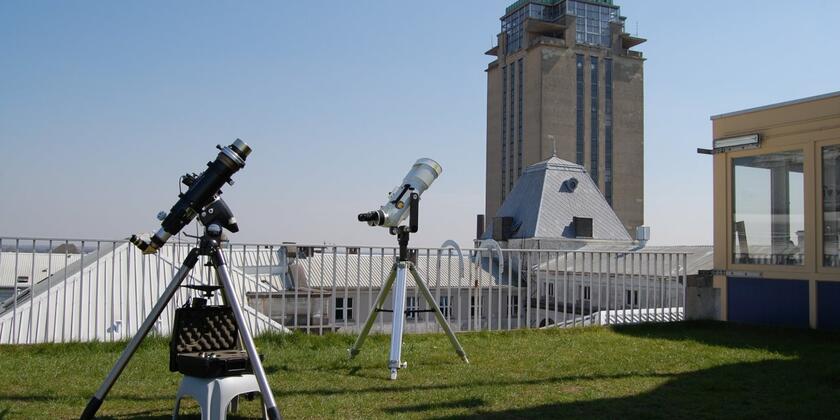 Volkssterrenwacht Gent, op de achtergrond staat de Boekentoren.