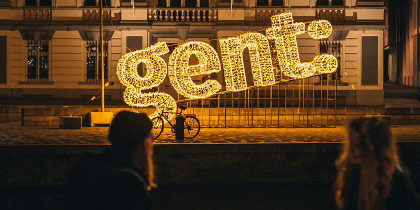 Gent logo eindejaarsverlichting op de Korenlei