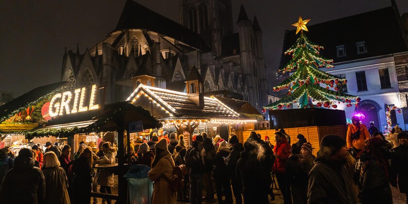 People at the Christmas market in Ghent
