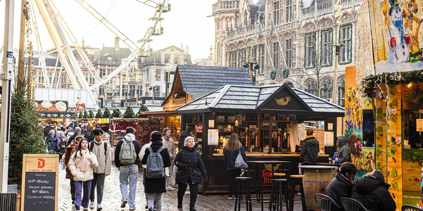 People strolling at the Christmas market