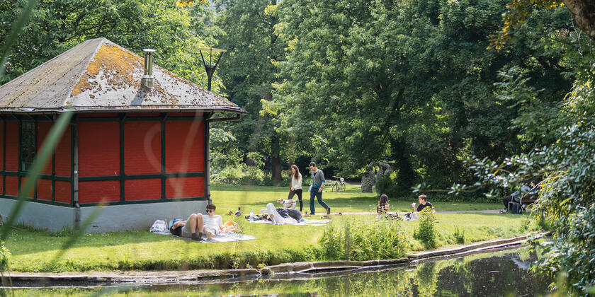 People on the grass in Muink Park