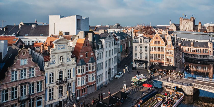 DING gezien van aan de Graslei