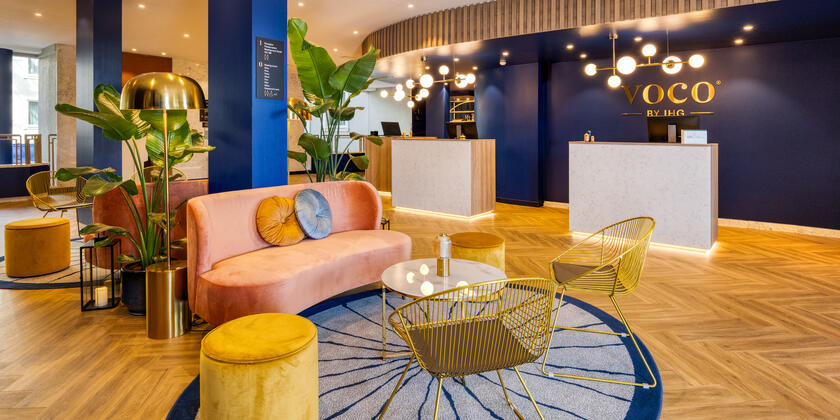 Receptie met zetels in hotel voco Gent
