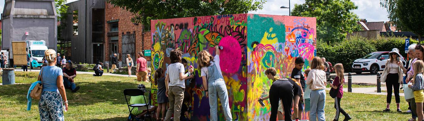 Graffiti-Wand während des Festivals Sorry, Not Sorry