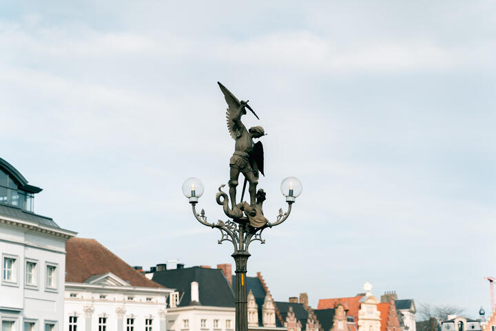 Aartsengel Michaël (Sint-Michiel) op de Sint-Michielsbrug