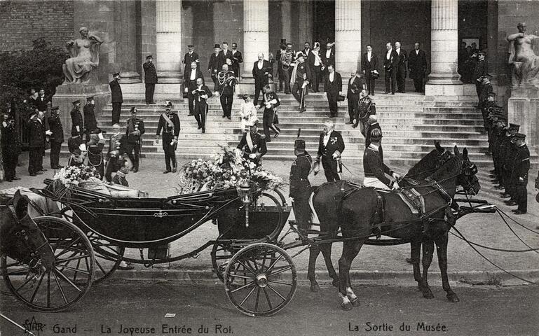 Zwart wit foto van het bezoek van de koning aan het Museum voor Schone Kunsten in Gent in 1913