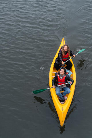 Laura and girlfriend sit together in a canoe to dirt fish at the Oude Dokken in Ghent