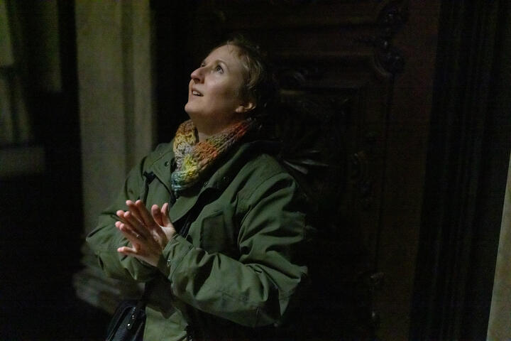 Maaike Blancke während ihrer Tour durch die St. Bavo-Kathedrale in Gent