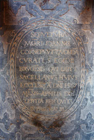 Detail van het tekstgedeelte op de grafsteen 