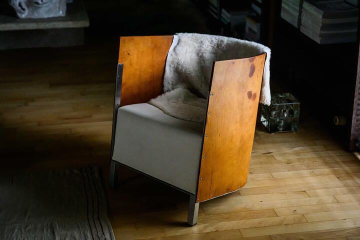 Fauteuil Maarten Van Severen F88 de 1988 dans la maison de Frederic Hooft.