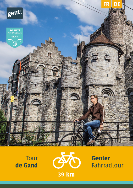 ©De Fietsambassade Le château des comtes avec un cycliste au premier plan