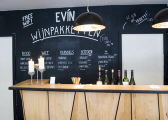 EVÍN Wine store & bar
