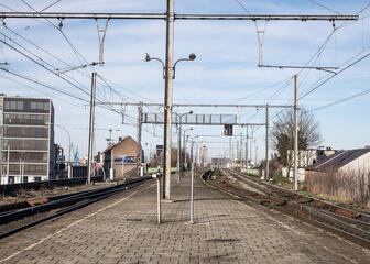Zicht vanop de perrons van station Gent-Dampoort.