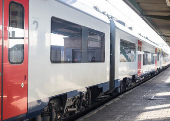 Stilstaande trein in station Gent-Dampoort.