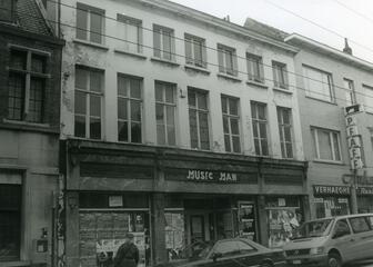 Zwart-wit foto van de gevel van voormalige platenshop Music Man in Gent