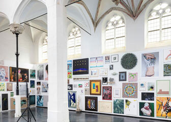 Zicht op tentoongestelde werken in Kunsthal Gent