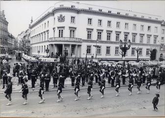 Le Postharmonique de Gand défilant dans les rues.