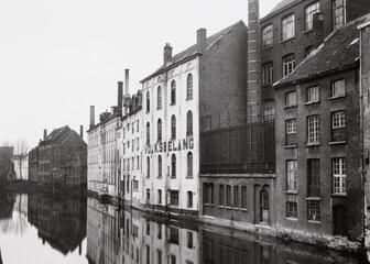 Vue sur les bâtiments industriels de la Waaistraat, 1942