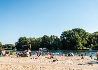 Gente en la playa de Blaarmeersen