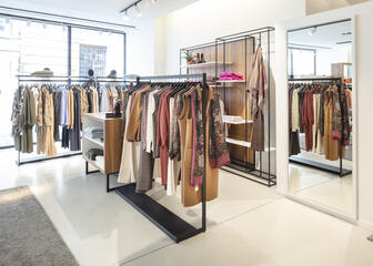 Shop between the racks and discover the collection