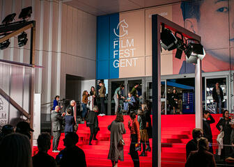 Menschen auf dem roten Teppich des Genter Filmfestivals