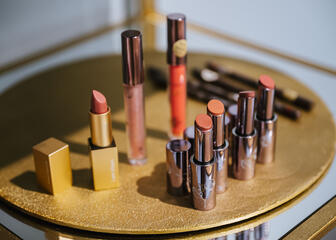Various lipsticks presented on a gold-coloured platter 